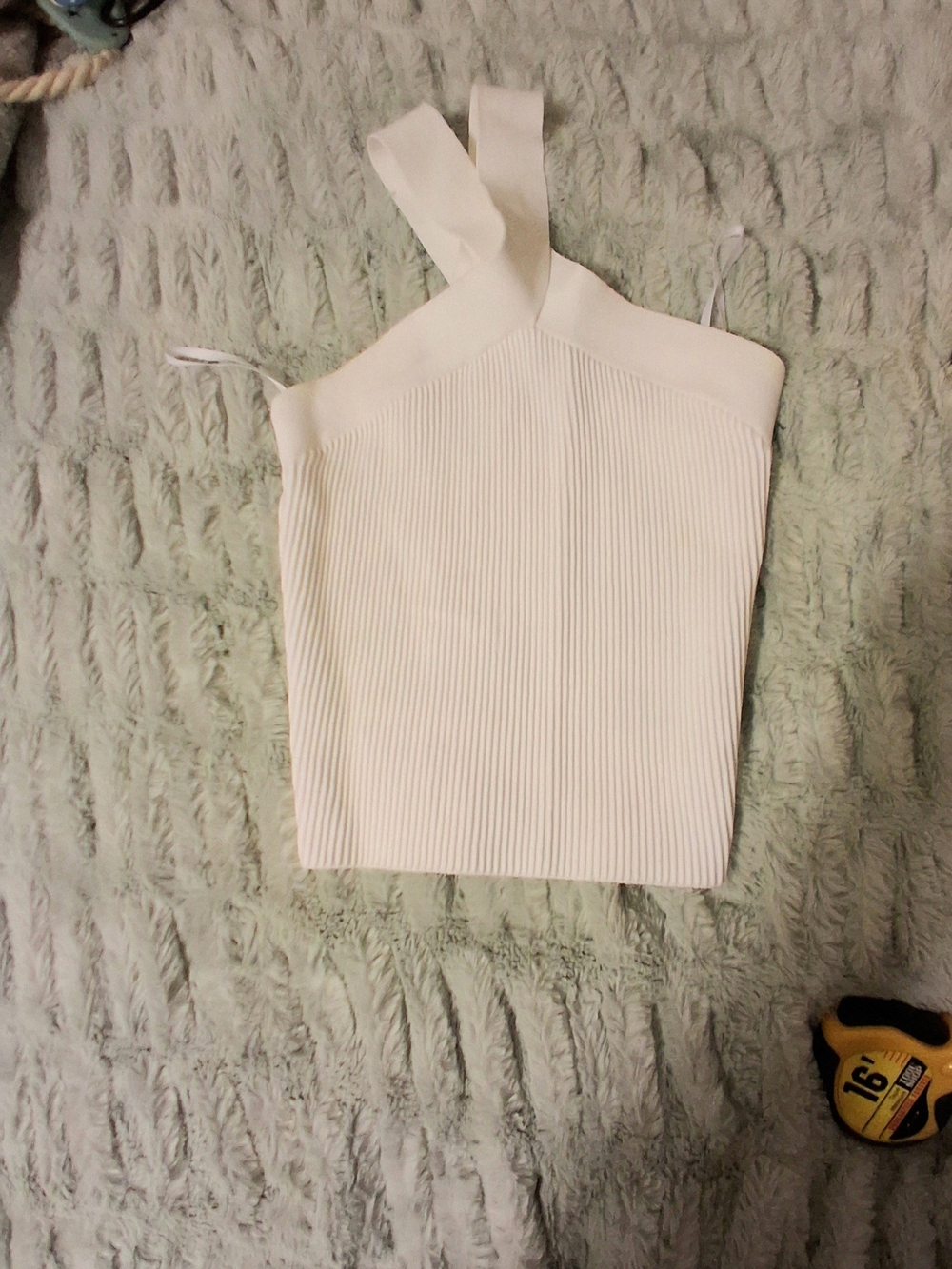 Aritzia - Babaton Sculpt Knit Criss Cross Cropped Tank